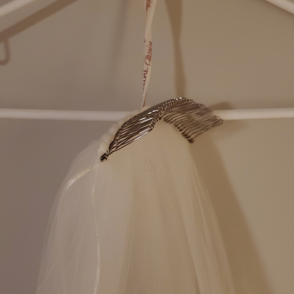 💙Wedding veil 👰. 35" long and extends to 50" width.💙 - Picture 5 of 6